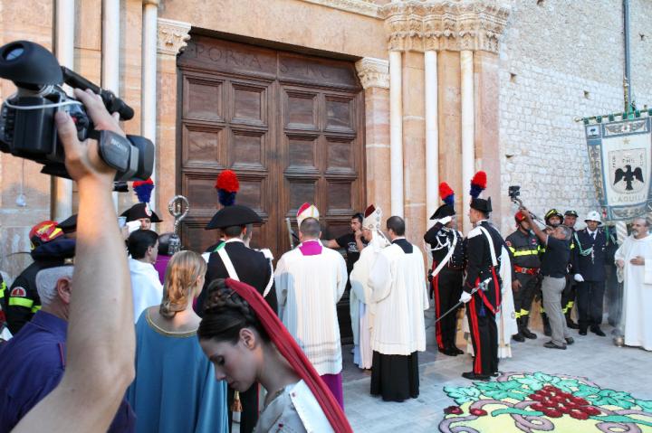 I tre tocchi alla Porta Santa (28 agosto)