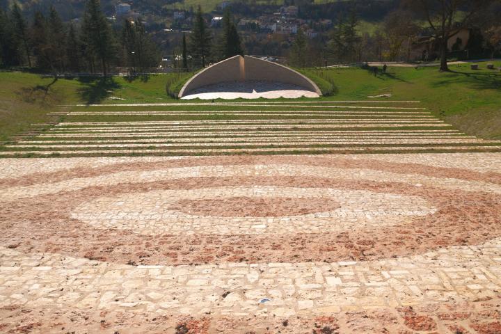 L'Amphisculpture di Beverly Pepper