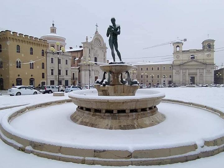 fontana in piazza Duomo di Giampaolo Piva